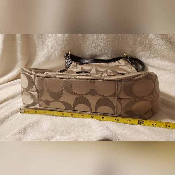 Coach Signature Bag - Picture 8 of 9